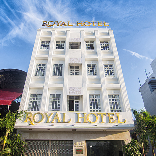 Về Royal Hotel